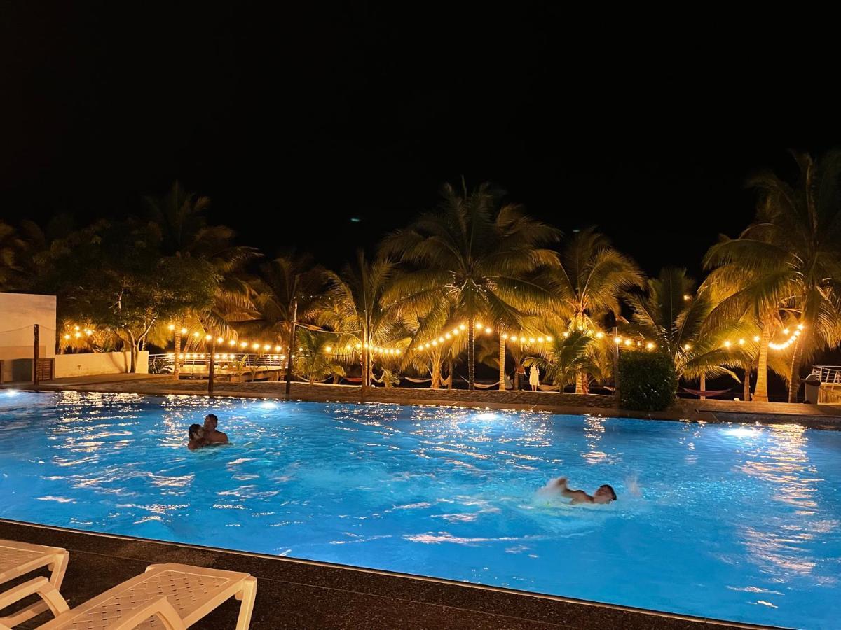 Resort Playa Azul Departamentos Frente Al Mar Tonsupa Kültér fotó