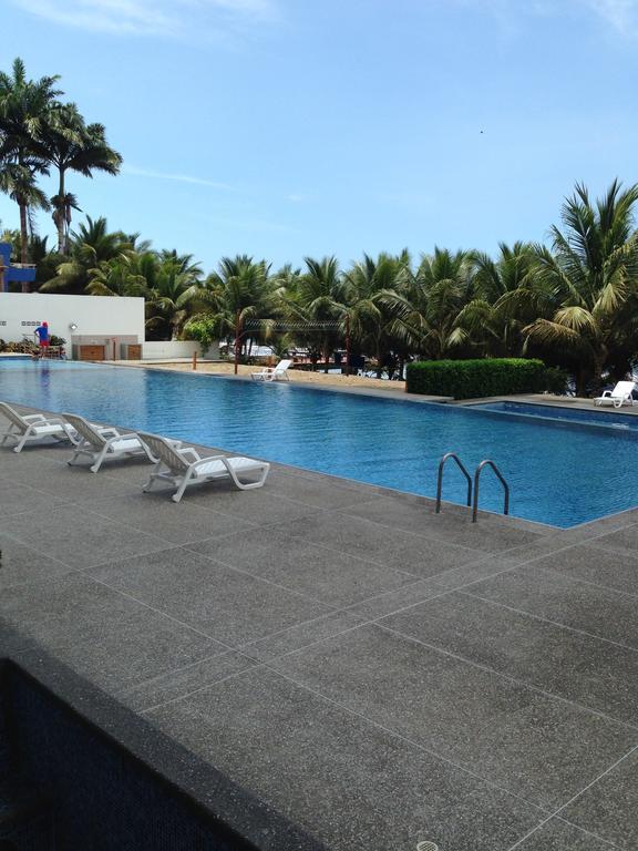 Resort Playa Azul Departamentos Frente Al Mar Tonsupa Kültér fotó