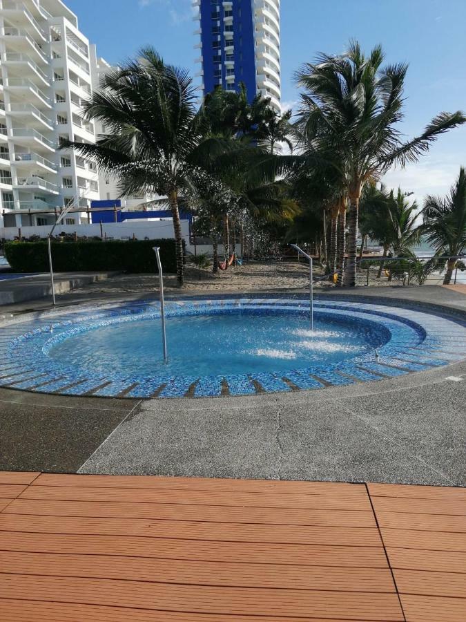 Resort Playa Azul Departamentos Frente Al Mar Tonsupa Kültér fotó